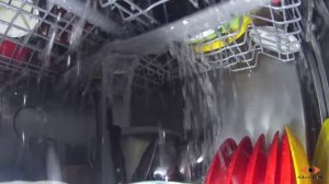 КАК МОЕТ ПОСУДОМОЕЧНАЯ МАШИНКА / ПОСУДОМОЕЧНАЯ МАШИНА BOSCH SMS24AW01R ВИД ИЗНУТРИ #AReviCom