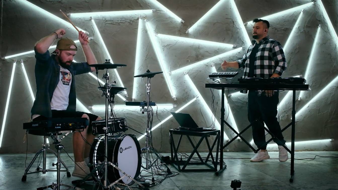 Gin Duo - Smashing Mashup (live performance) смотреть онлайн