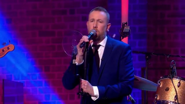 Alex Horne And The Horne Section Play Disco 2020 | The Last Leg смотреть онлайн