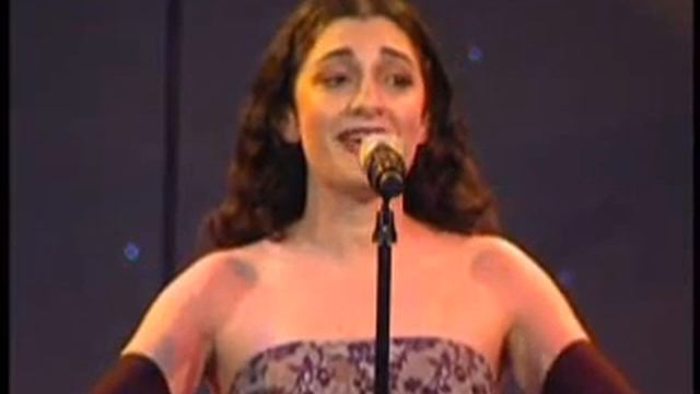 Iranian Singer, Darya Dadvar Sings Ey Iran دریا دادور ای ایران