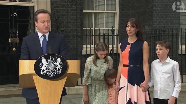 Cameron and family leaving Downing Street for the last time - video смотреть онлайн