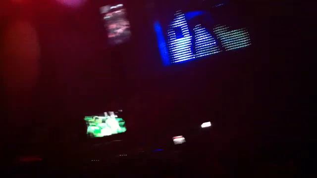 Pete Tong - Voyeur San Diego 10/13/2011 Part 4 SHM vs Knife Party - Antidote смотреть онлайн