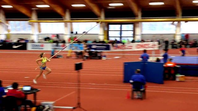 MČR juniorek 2015 1 místo skok o tyči Sabina Pöschlová 390 cm смотреть онлайн