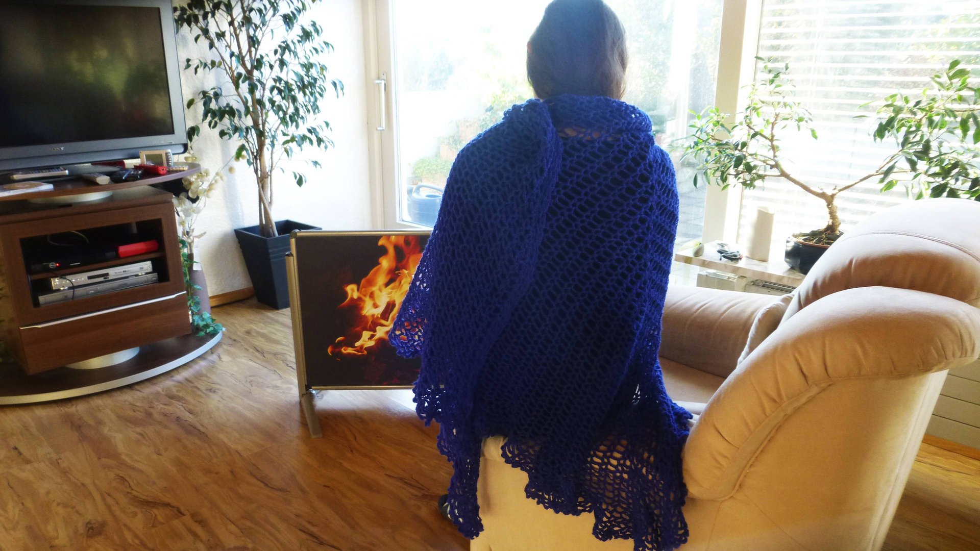 Ажурная и одновременно теплая и уютная шаль / Часть I смотреть онлайн