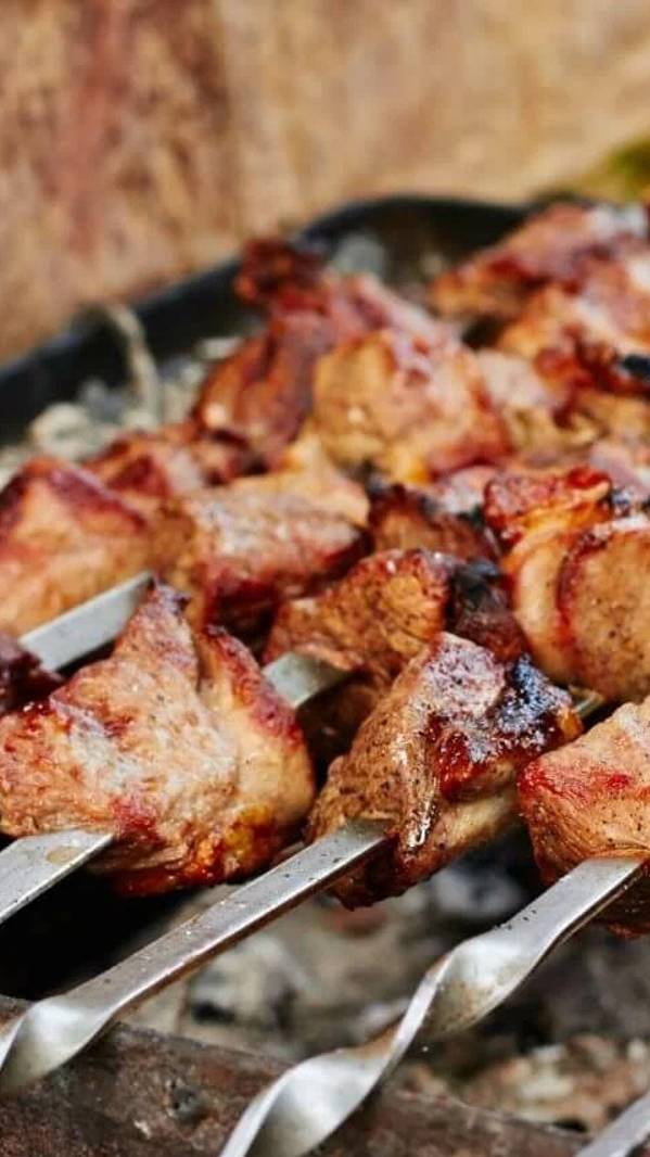 На даче с шашлыком: Классический шашлык из свиной шеи без заморочек! смотреть онлайн