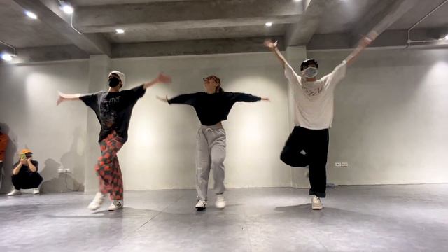 "Cuốn cho nhau một điếu" - TLINH | ANH MỸ x TƯỜNG MILO Choreography | LAST FIRE STUDIO смотреть онлайн