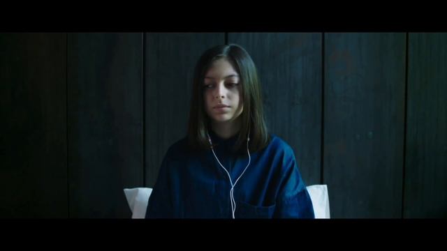 She Finds A MYSTERIOUS CUBE To Change The Past! смотреть онлайн