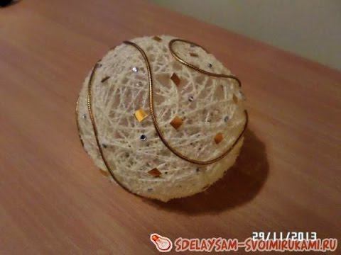Ёлочная игрушка из ниток, шарик паутинка смотреть онлайн