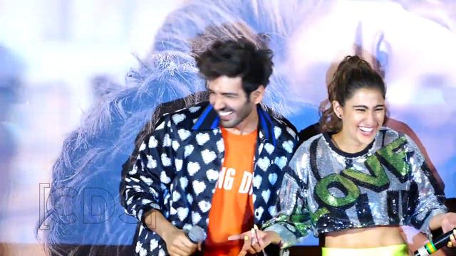 Kartik Aryaan SAVES GF Sara Ali Khan From Embarrassing Moment in Public смотреть онлайн
