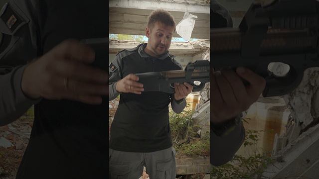 Страйкбольный пистолет-пулемёт P90 от Tokyo Marui. смотреть онлайн