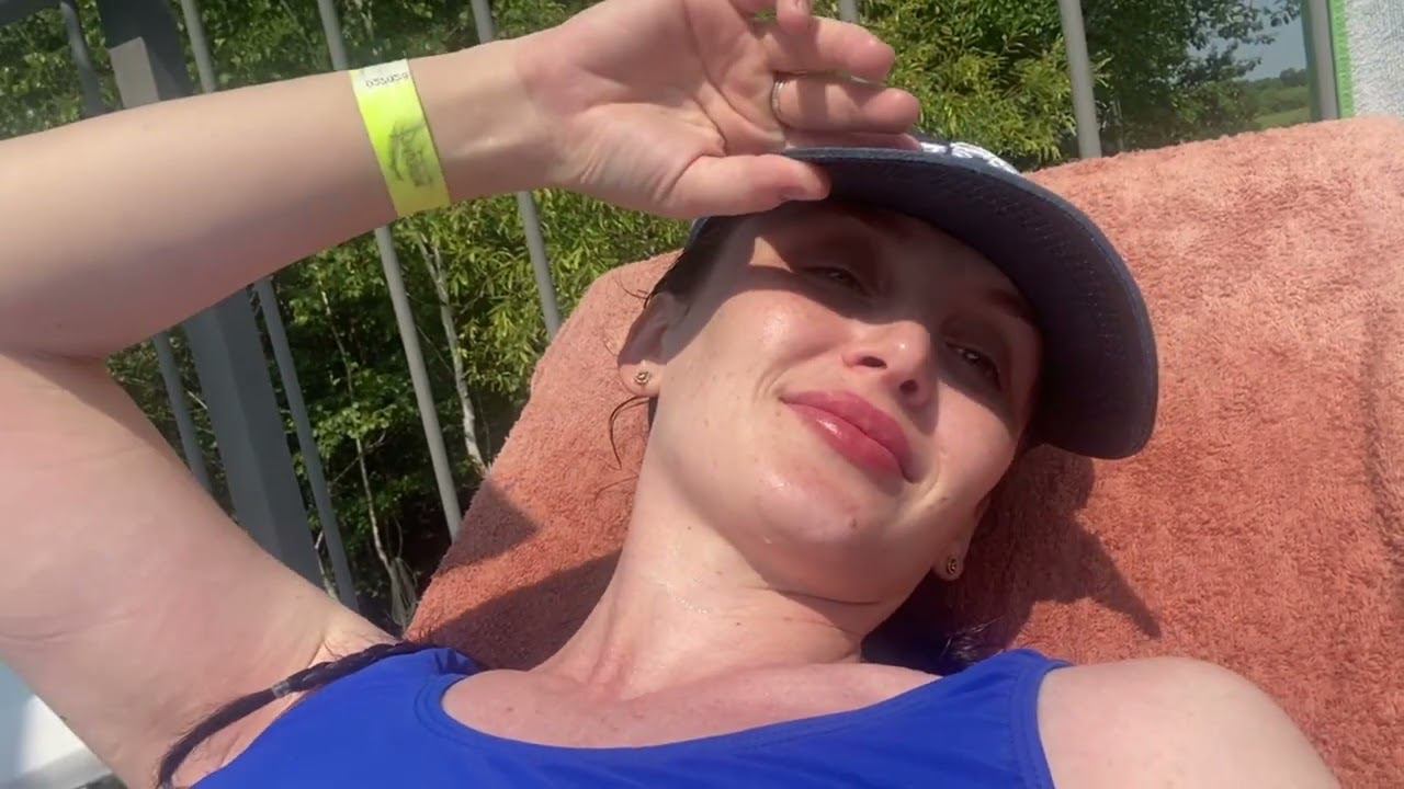 Прогулка по парку. Берлога. Ночная набережная смотреть онлайн