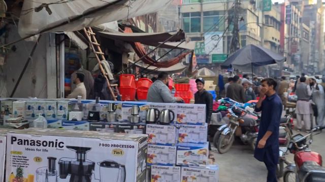 🇵🇰 LAHORE PAKISTAN, WALKING TOUR OF SHAH ALAMI MARKET, STREET FOOD IN PAKISTAN, LAHORE CITY WALK, 4