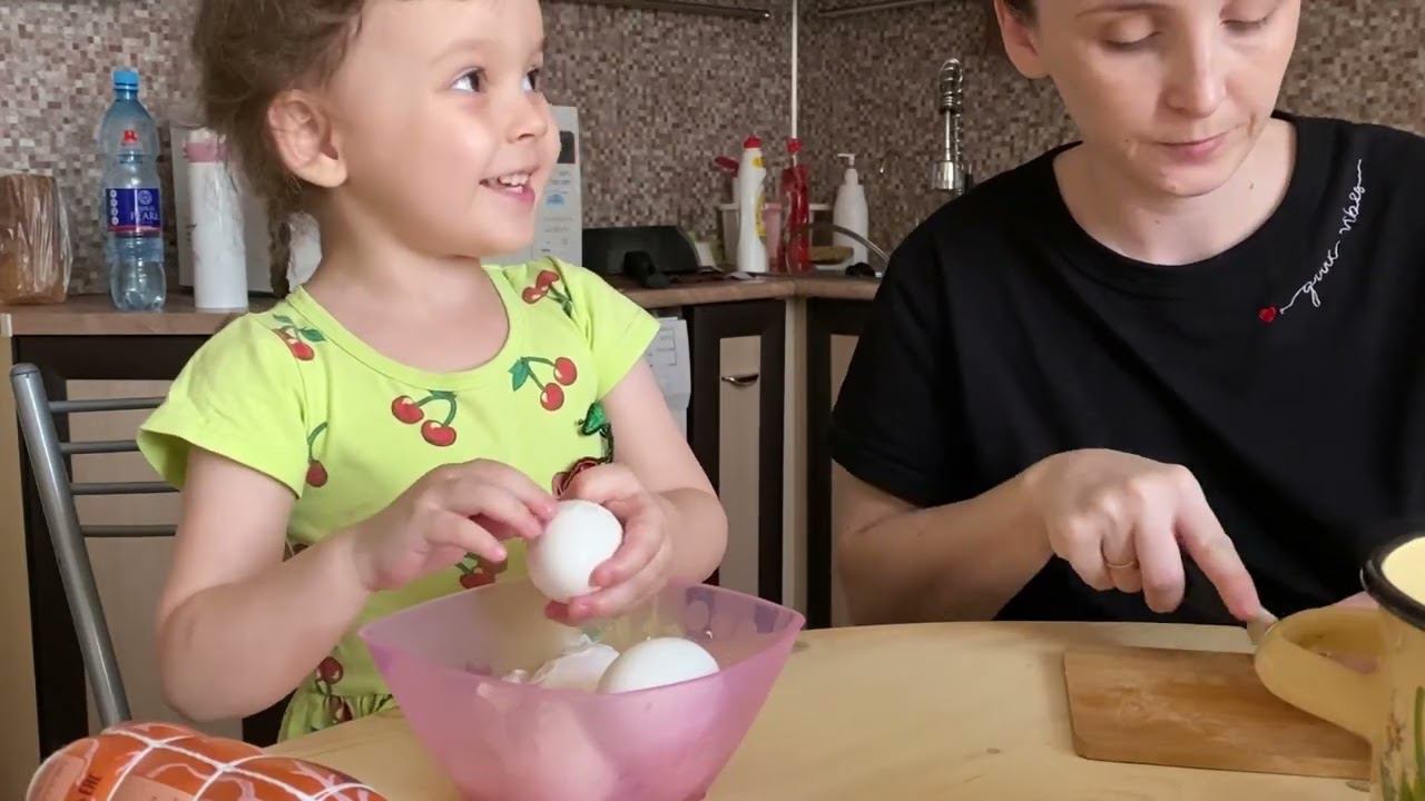 Готовим оливье с Лерой! смотреть онлайн