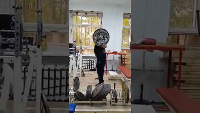 Шанин Александр, подсобка для толчка, подсед с вых. на носки. 90 кг 30 раз смотреть онлайн