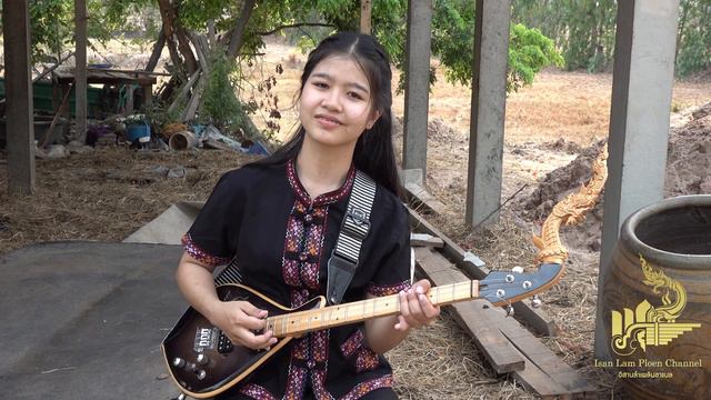 กิ๊ฟน้อย พนมไพร บรรเลงพิณ ลายเปิดวงโปงลางในตำนาน【Isan Lam Ploen】 смотреть онлайн