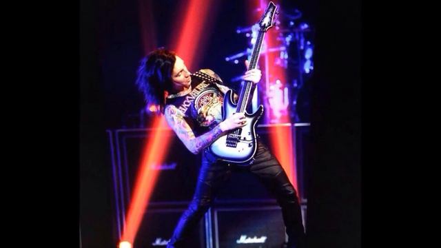 Please Vote Jake Pitts Best Shredder At The Golden Gods 2015 смотреть онлайн