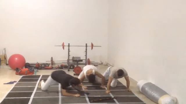 Chuteboxe salandra: spettacolare autodifesa contro 3 persone - self-defense against 3 people смотреть онлайн