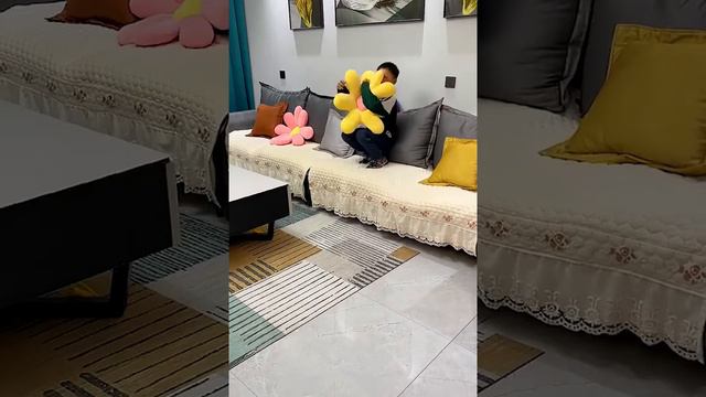 Life of a 5.5-year-old child returning home from school смотреть онлайн