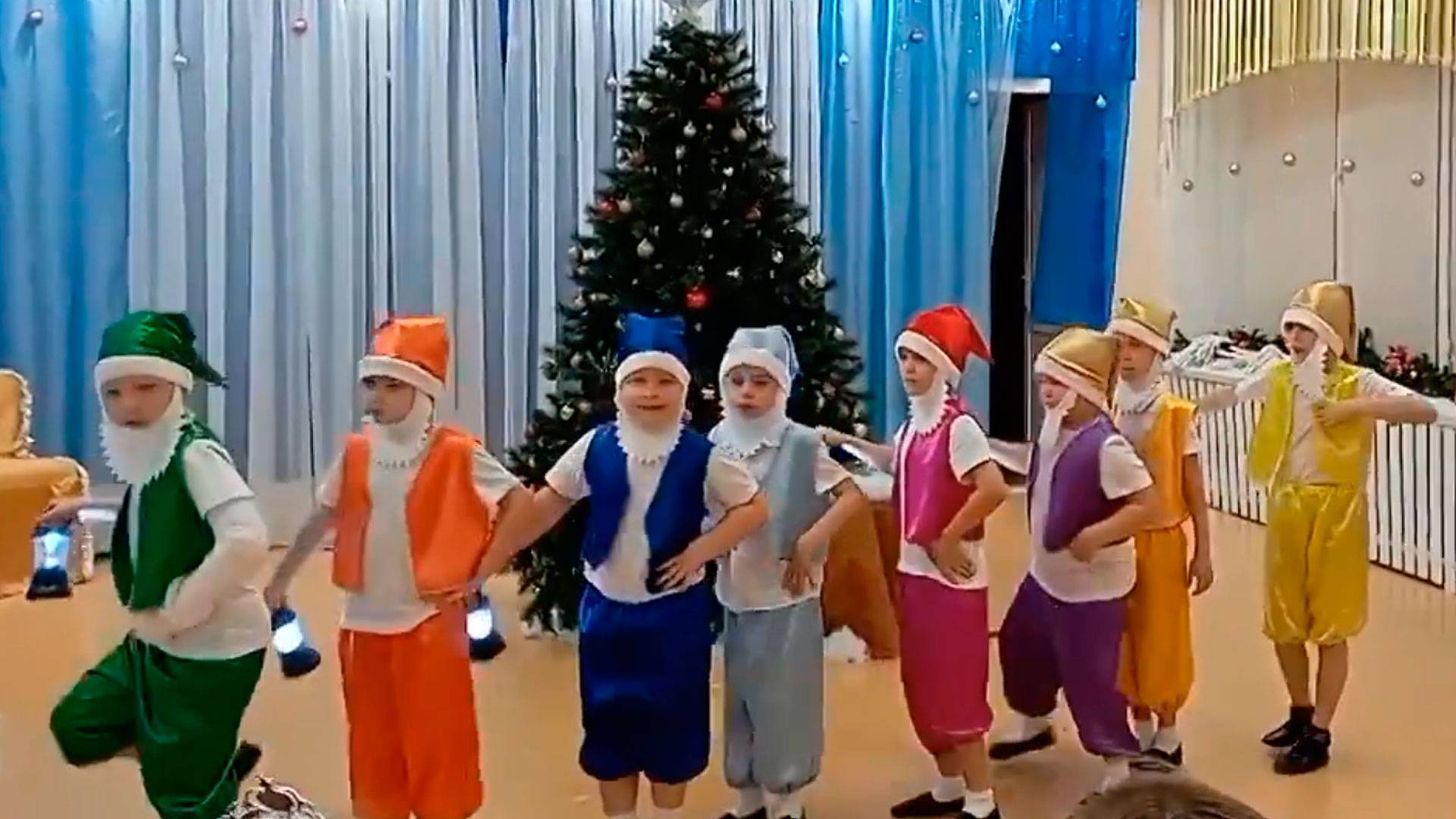 Танец гномиков в подготовительной группе смотреть онлайн