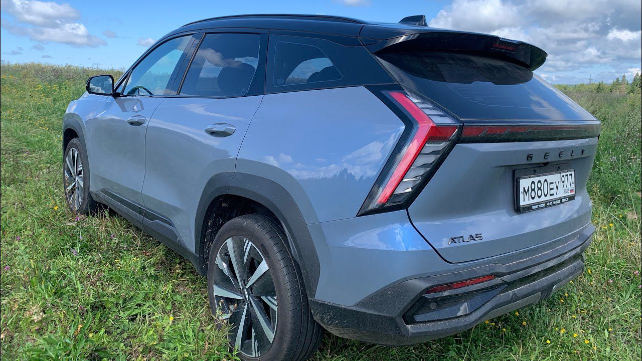 Взял Geely Atlas AWD - как ведет себя на трассе смотреть онлайн
