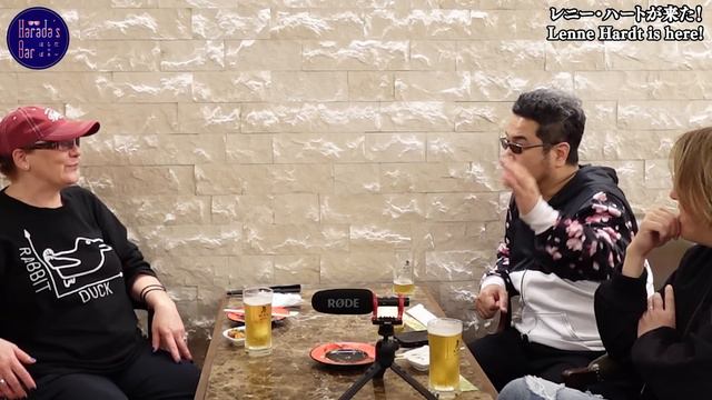 Lenne Hardt is here! смотреть онлайн