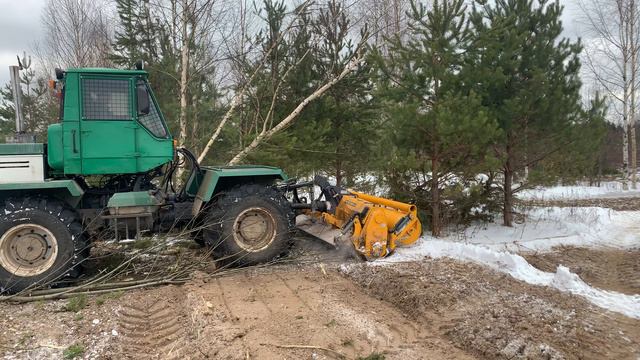 Трактор ХТЗ Т150 c финской фрезой Mericrusher смотреть онлайн