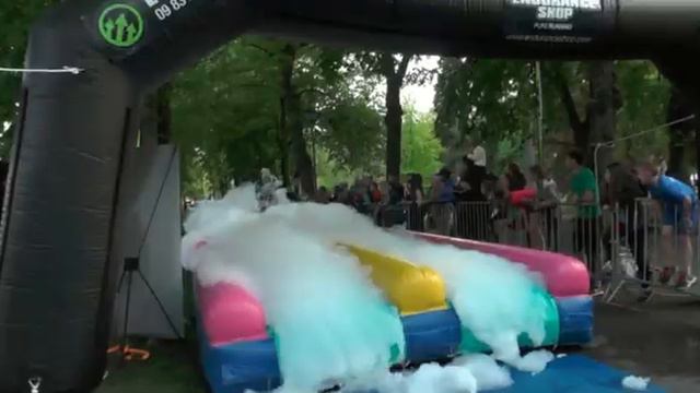 SPINARUN 2017 : ARRIVEE DANS LA MOUSSE AU COURS D'EPINAL смотреть онлайн