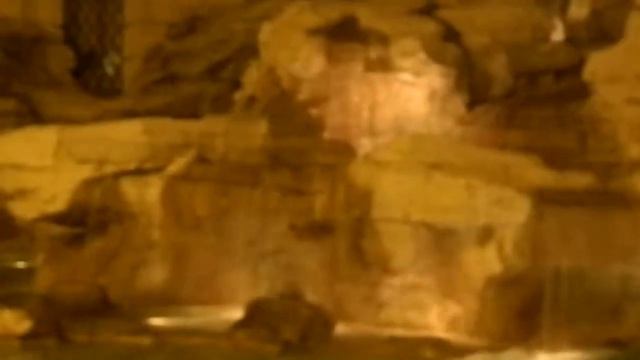 Fontana di Trevi, Roma - por la noche - Pablo y Paola смотреть онлайн
