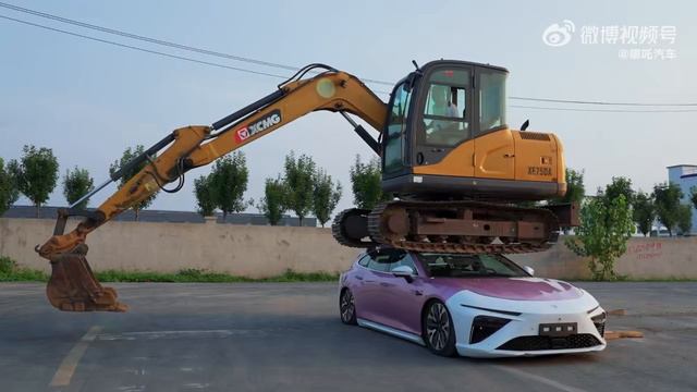 Экскаватор на новенький универсал смотреть онлайн