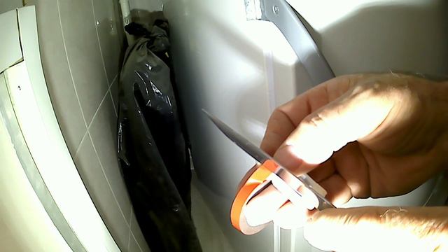 Не присасывается дверь холодильника? Выходит холод? Простое решение! смотреть онлайн