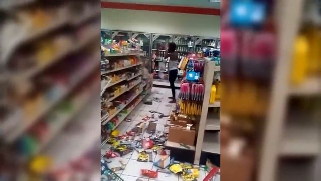 10 SPOILED KIDS Temper Tantrums In Stores! (Kid Freakouts Caught On Camera) смотреть онлайн