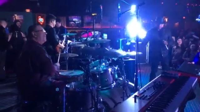 La Mafia with Michael Aguilar on drums смотреть онлайн