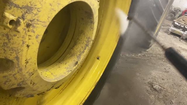 The 8310R goes to the car wash!! смотреть онлайн