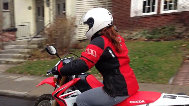 Camille Crimson's Last Motorcycle Ride Before Winter смотреть онлайн