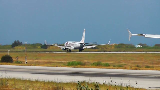 Smoothest Embraer Landing? Niki ERJ-190 at Rhodes Landing & Takeoff - Plane Spotting & Boeing 737 смотреть онлайн