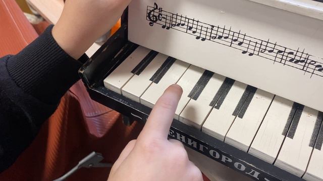 Все игрушки СССР в одной комнате, были у вас такие? смотреть онлайн