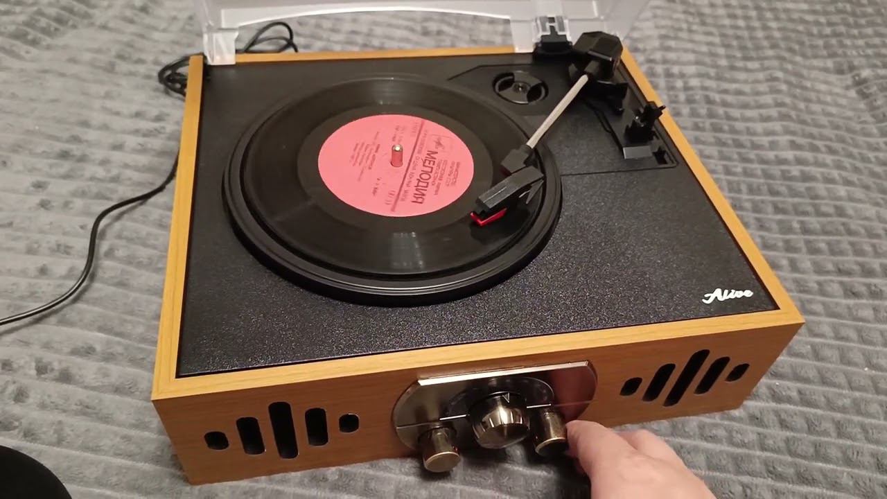 Обзор винилового проигрывателя Alive Audio QUATTRO смотреть онлайн