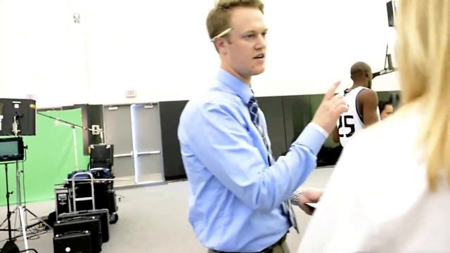 Kings Patterson and rookie McLemore prank Travis Outlaw with dunk смотреть онлайн