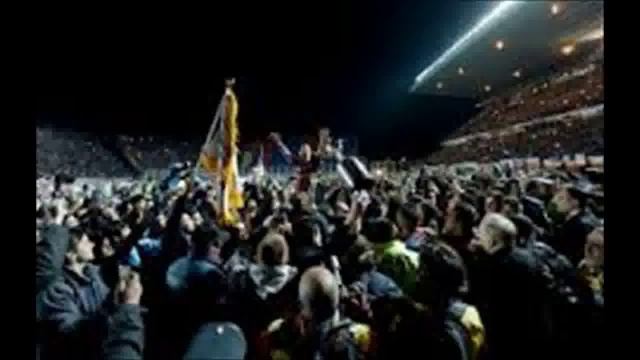 Anderlecht coach kicks ball in anger ball gets last laugh смотреть онлайн