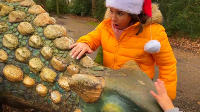 Ruby and Bonnie Pretend Play at the children's Dinosaur Museum смотреть онлайн