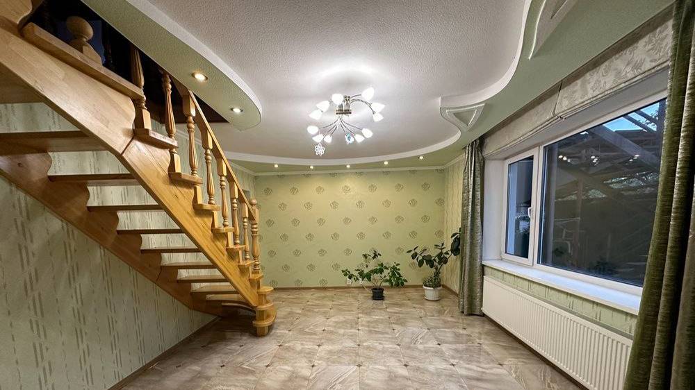 Продается просторный дом 134 кв.м, земля 5,4 сотки на Юге! Центр Крымска! смотреть онлайн