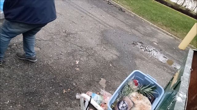 WHY IS THERE SO MUCH MEAT IN THE DUMPSTERS THESE DAYS?! смотреть онлайн