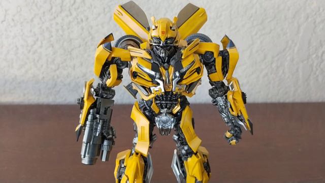 THREEZERO DLX SCALE TLK BUMBLEBEE HAS FINALLY CAME!! Let's See If He Can 'Sting' His Way To Victory смотреть онлайн
