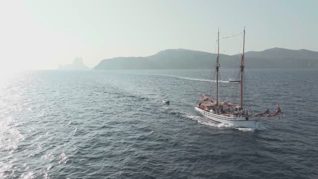 Lilly Palmer live from her boat party in Ibiza 20-08-24 смотреть онлайн
