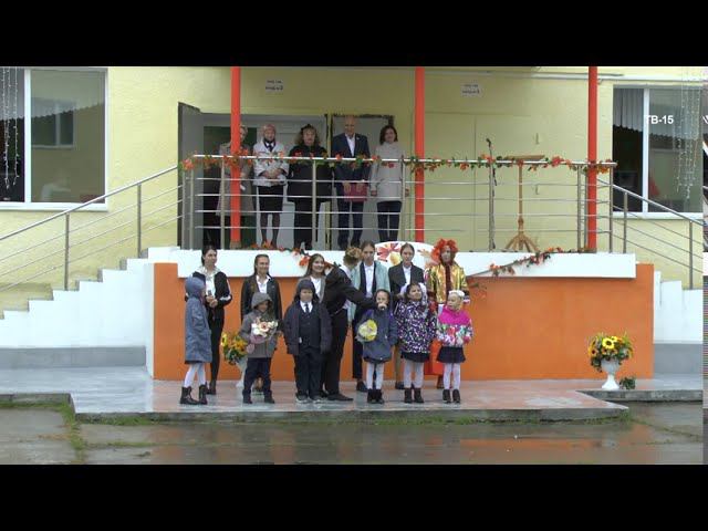 Линейка для 1 классов в Школе №15 Нижневартовск 01 09 2020 смотреть онлайн