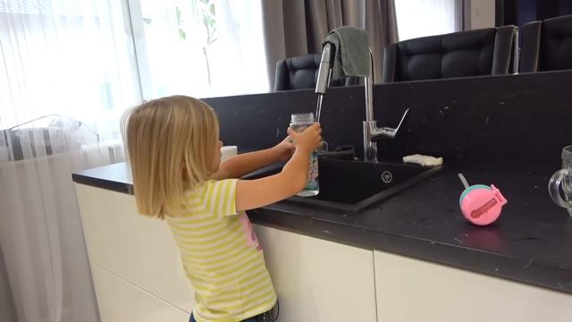 СОФИЯ САМА ГОТОВИТ . СОФУНЬЯ ШАЛУНЬЯ смотреть онлайн