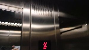 Лифт на станции метро Волоколамская