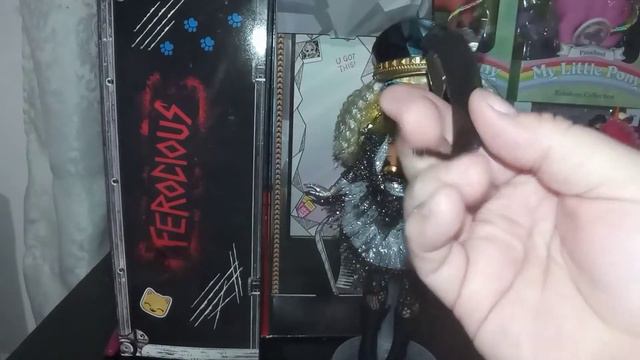 Unboxing and Reviewing L.O.L Surprise O.M.G. Remix, "Fame Queen" смотреть онлайн