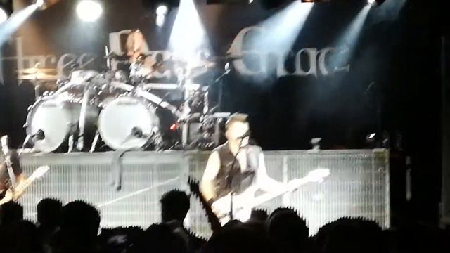 Three Days Grace - Painkiller (Live in Nottingham 02.10.18) смотреть онлайн