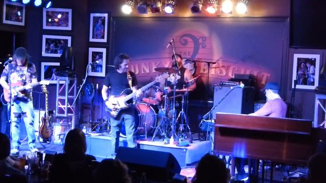 John Ginty with Berry Oakley's Indigenous Suspects - Ooh La La (Funky Biscuit - 1/17/20) смотреть онлайн